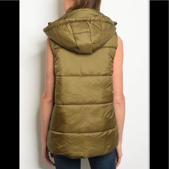 ❤️2 for $40❤️ Warm olive vest - Picture 2 of 8
